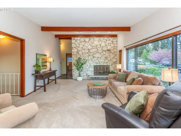 7130 LOS VERDES DR, Gladstone, OR 97027