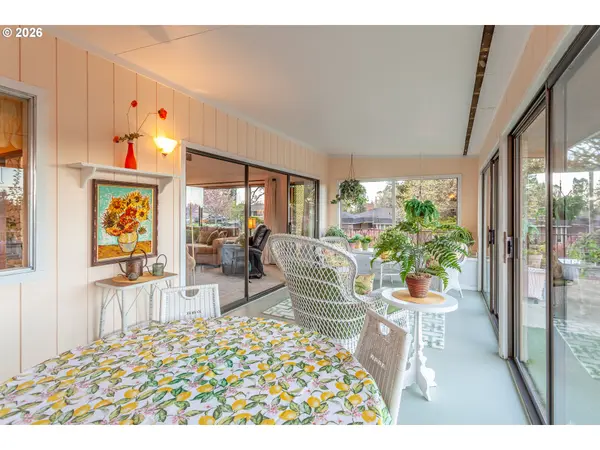 7130 LOS VERDES DR, Gladstone, OR 97027