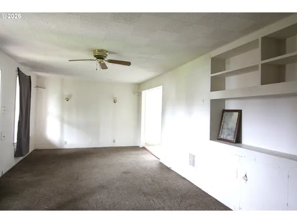 803 S 5TH AVE, Kelso, WA 98626