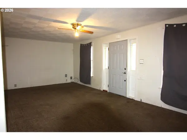 803 S 5TH AVE, Kelso, WA 98626