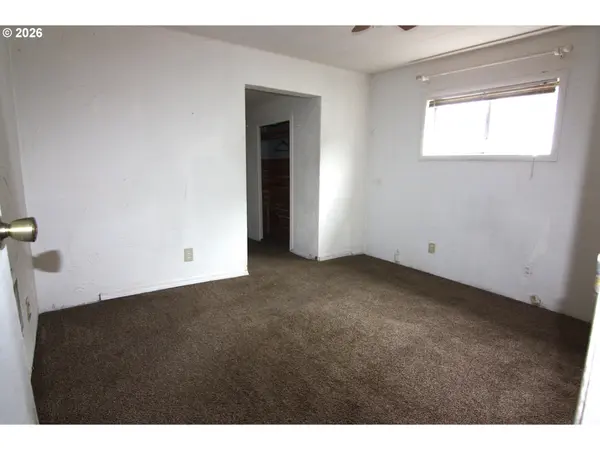 803 S 5TH AVE, Kelso, WA 98626