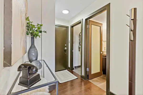 1709 19 AVE SW #302, Calgary, AB T2T 0J5