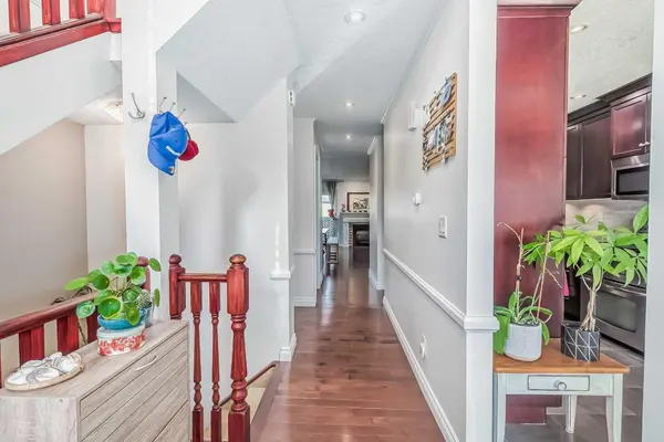 834 2 AVE NW #8, Calgary, AB T2N0E5