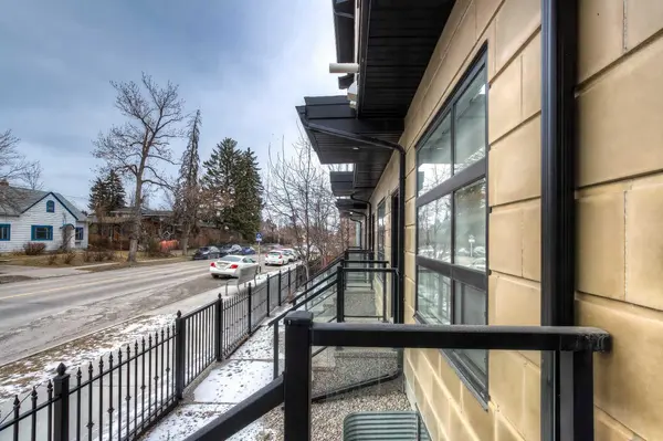 1545 33 AVE SW, Calgary, AB T2T 1Y4