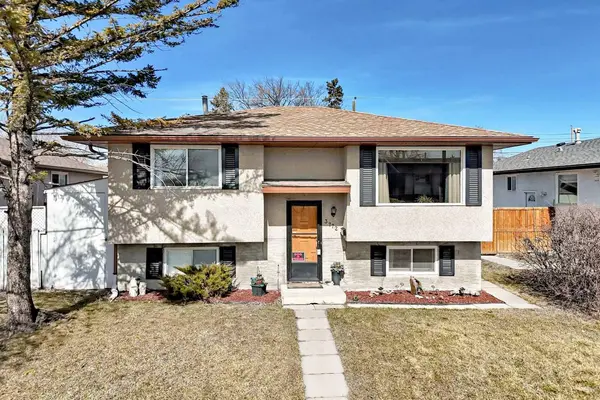 3772 Dover Ridge DR SE,  Calgary,  AB T2B2C9