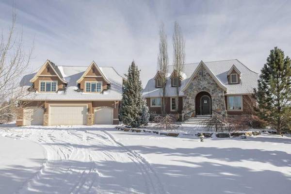 8 Grandarches Bay, Rural Rocky View County, AB T3Z 0A7