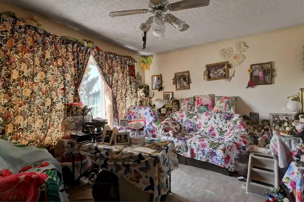 10418 108 AVE, Grande Prairie, AB T8V 1P7