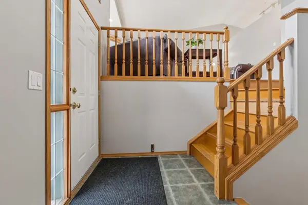 10 Bow Ridge LN, Cochrane, AB T4C 1T6