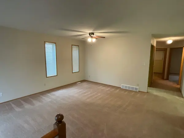 35 Ellis ST, Red Deer, AB T4R 2C8