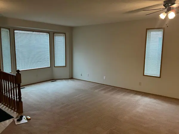 35 Ellis ST, Red Deer, AB T4R 2C8