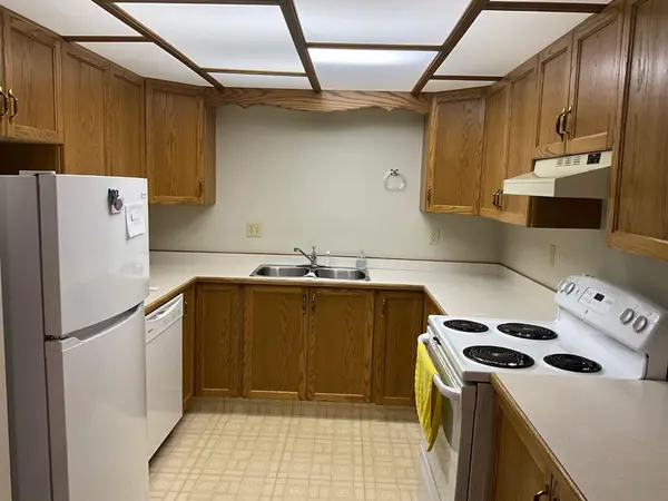 35 Ellis ST, Red Deer, AB T4R 2C8