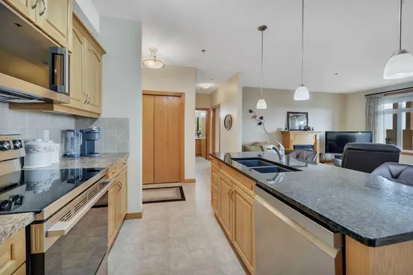 5213 61 ST #310, Red Deer, AB T4N 6N5