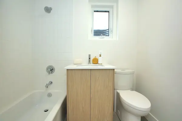 1450 Avenue RD #1, Toronto C04, ON M5N 2H7