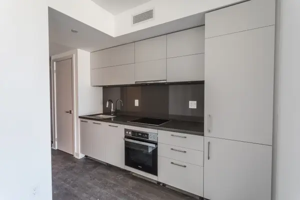 188 Cumberland ST #911, Toronto C02, ON M5R 0B6