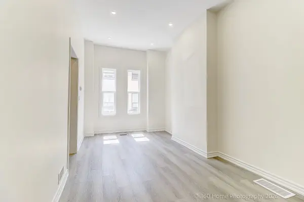 4 Andrews AVE, Toronto C01, ON M6J 1S3