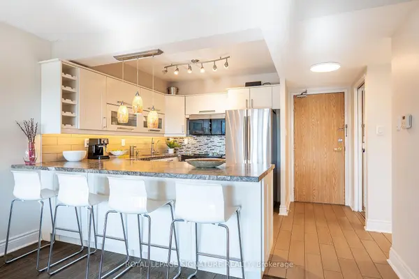 30 Fashion Roseway N/A #404, Toronto C14, ON M2N 6B4