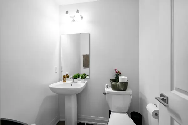 30 Gerry Henry LN, Clarington, ON L1E 0L8