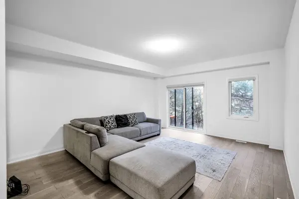 30 Gerry Henry LN, Clarington, ON L1E 0L8