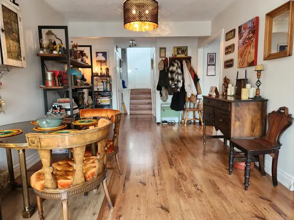 213 Kenilworth AVE #Upper, Toronto E02, ON M4L 3S7