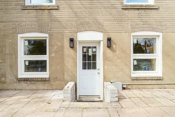 1083 Pharmacy AVE, Toronto E04, ON M1R 2H2