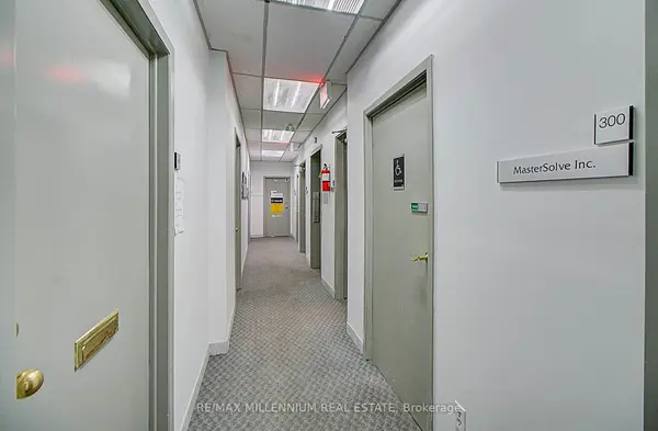 101 Dundas St ST W #305, Whitby, ON L1N 2M2