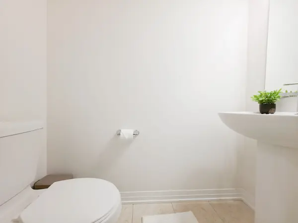 15 Ambereen PL, Clarington, ON L1C 5P2