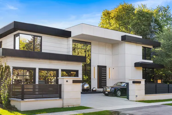 32 Laureleaf RD, Markham, ON L3T 2X5