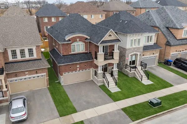 10 Neilly TER, Bradford West Gwillimbury, ON L3Z 4K9