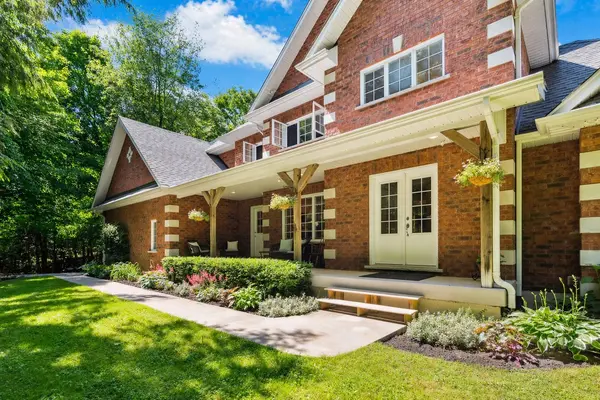 19 Gillespie TRL S, Essa, ON L3W 0V1