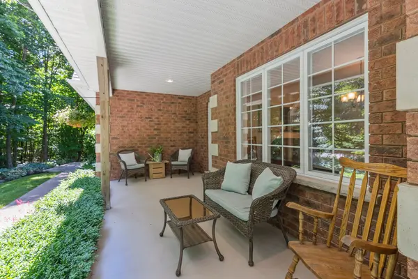 19 Gillespie TRL S, Essa, ON L3W 0V1