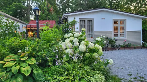 24 Chickadee CT, Georgina, ON L0E 1N0