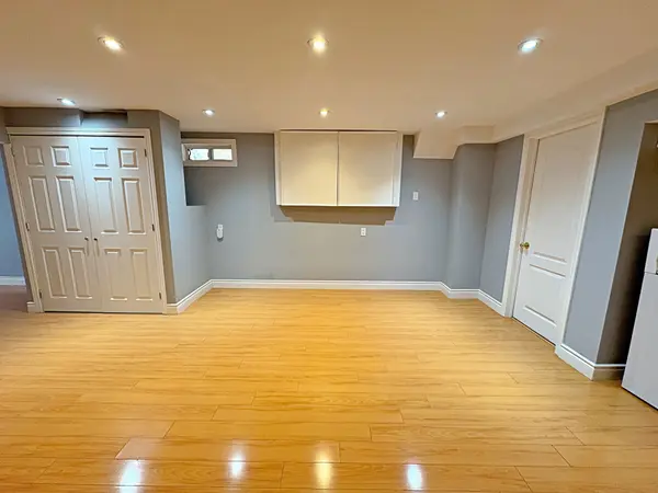 91 Ridgeway CT #Lower, Vaughan, ON L6A 2R5