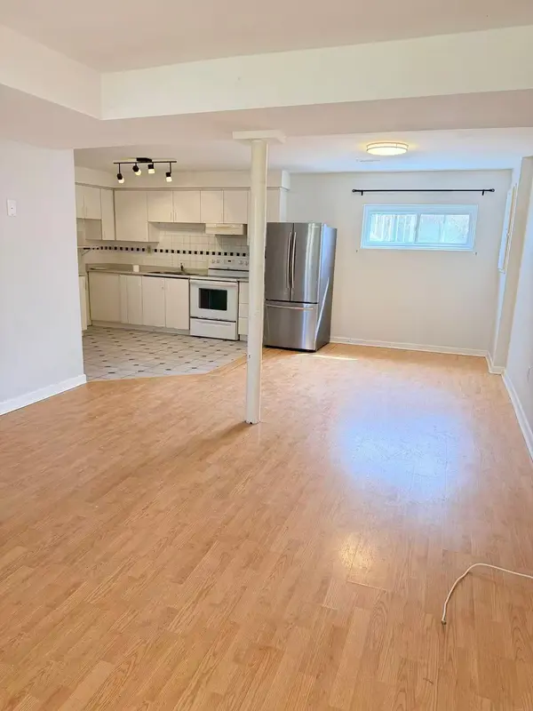 395 Loretta CRES ## Back Unit, Whitchurch-stouffville, ON L4A 7G3