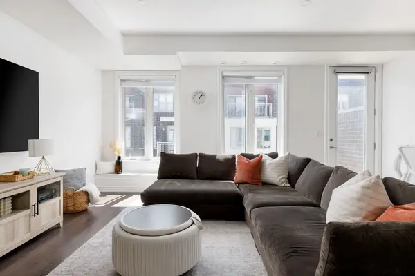 150 Long Branch AVE #22, Toronto W06, ON M8W 0B1