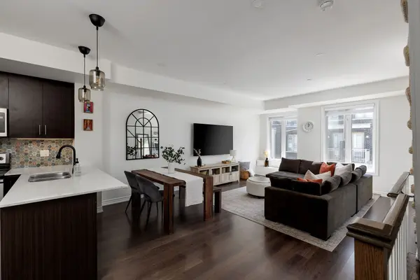 150 Long Branch AVE #22, Toronto W06, ON M8W 0B1