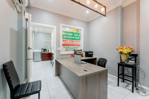 2544 Eglinton AVE W, Toronto W04, ON M6M 1T1