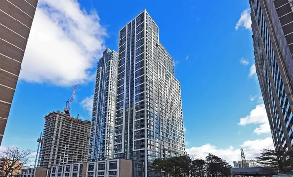 9 Mabelle AVE #826, Toronto W08, ON M9A 0E1