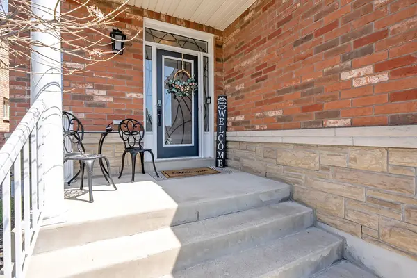 5447 Freshwater DR, Mississauga, ON L5M 0J8