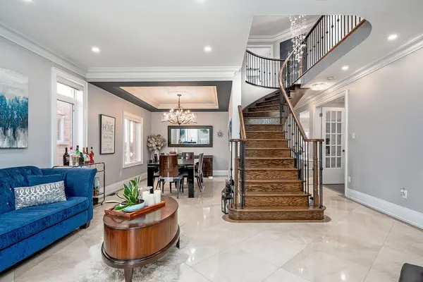 5447 Freshwater DR, Mississauga, ON L5M 0J8