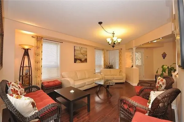 426 Orange Walk CRES, Mississauga, ON L5R 0A8