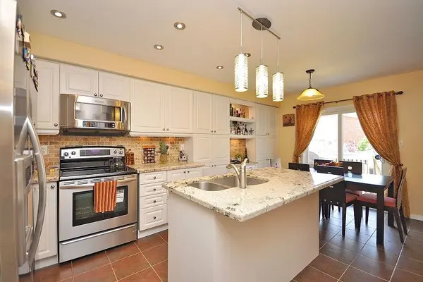 426 Orange Walk CRES, Mississauga, ON L5R 0A8