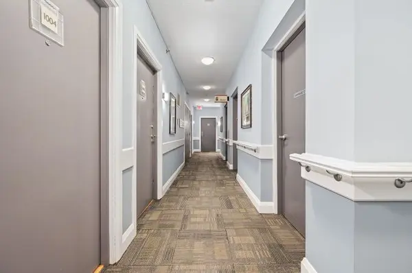 810 Scollard CT #1003, Mississauga, ON L5V 0A4