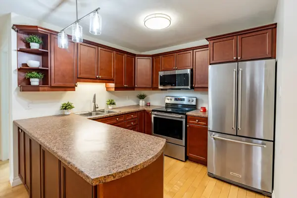 15 Hofstetter AVE #208, Kitchener, ON N2A 3Z7