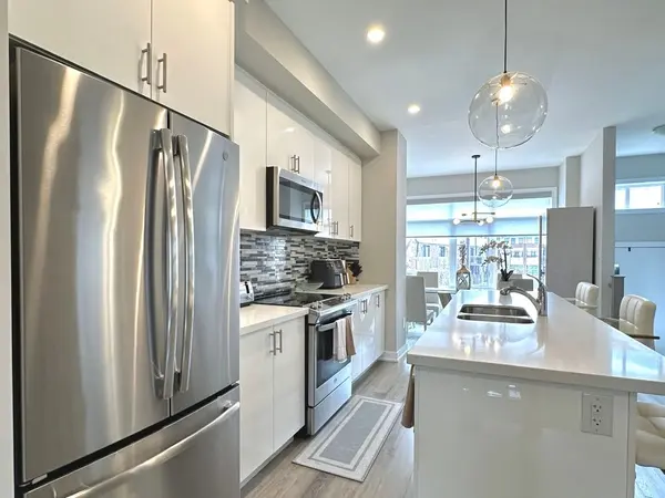 38 Markle CRES #52, Hamilton, ON L9G 0H4