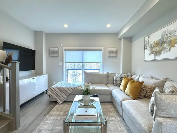 38 Markle CRES #52, Hamilton, ON L9G 0H4