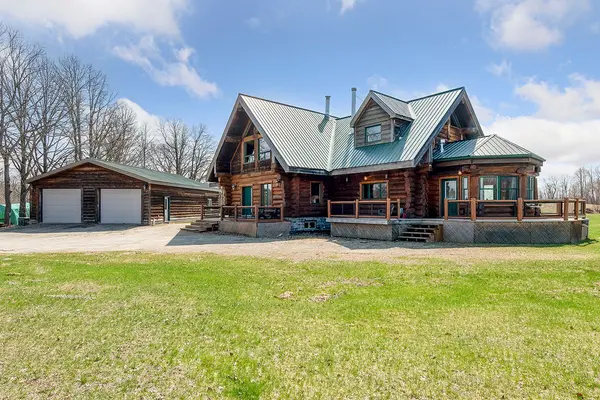 340 Hoddinott LN, Tay Valley, ON K0G 1A0