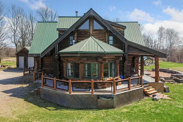 340 Hoddinott LN, Tay Valley, ON K0G 1A0