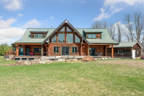 340 Hoddinott LN, Tay Valley, ON K0G 1A0