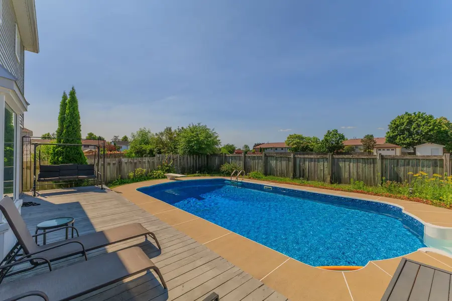 10 Holden CT, Whitby, ON L1N 9A1