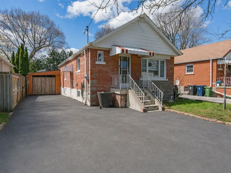 712 Pharmacy AVE, Toronto E04, ON M1L 3J2